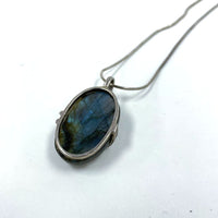 925 Sterling Silver Labradorite Pendant With Swirl Ribbon Setting 17.00 Grams