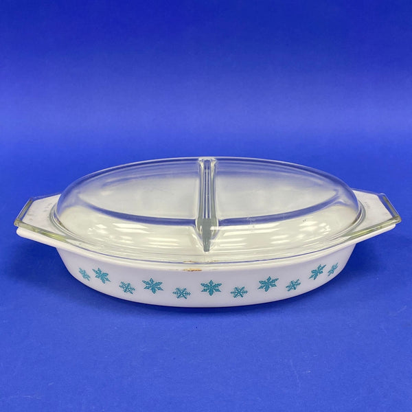 Vintage Pyrex Snowflake 1.5 QT Divided Dish w Lid