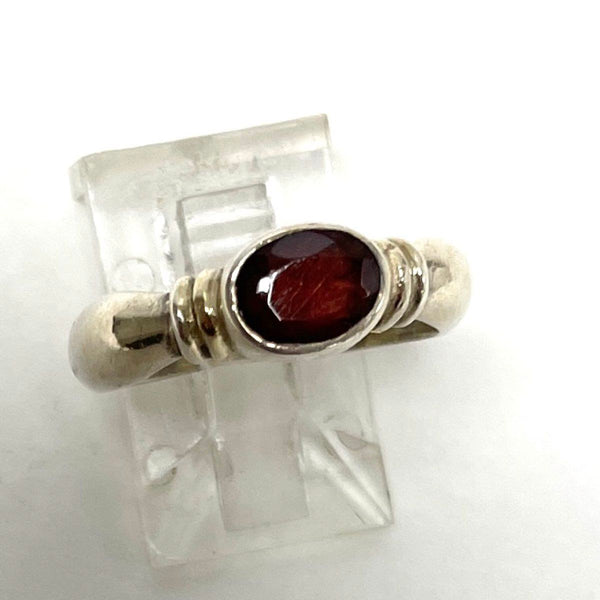 925 Sterling Silver Garnet Ring 3.16 Grams SZ 6 1/4