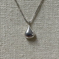 SILPADA 925 Sterling Silver Teardrop Pendant Necklace 18 Inch Length 2.62 Grams