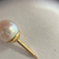 14K Yellow Gold Tie Tac w Great 6.7mm White Pearl w Pink/Blue Lustre, .62g