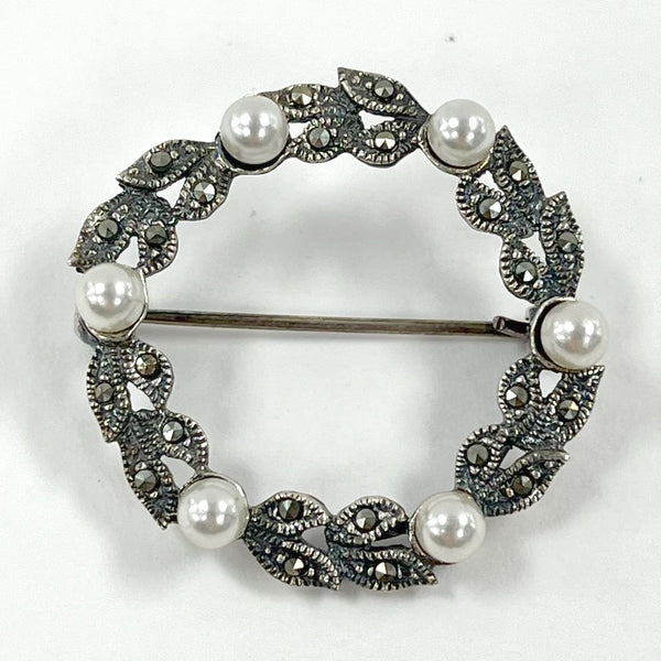 Sterling Silver White Pearl & Marcasite Wreath Brooch, 4.34g